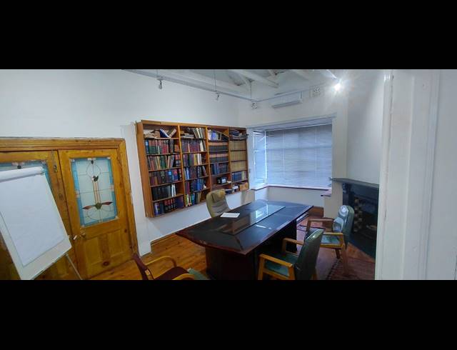 100M² OFFICE TO LET IN OVERPORT